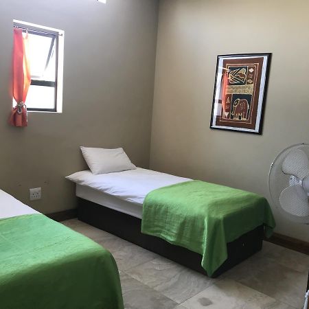 Aramesh Guesthouse And B&B 米德兰 外观 照片